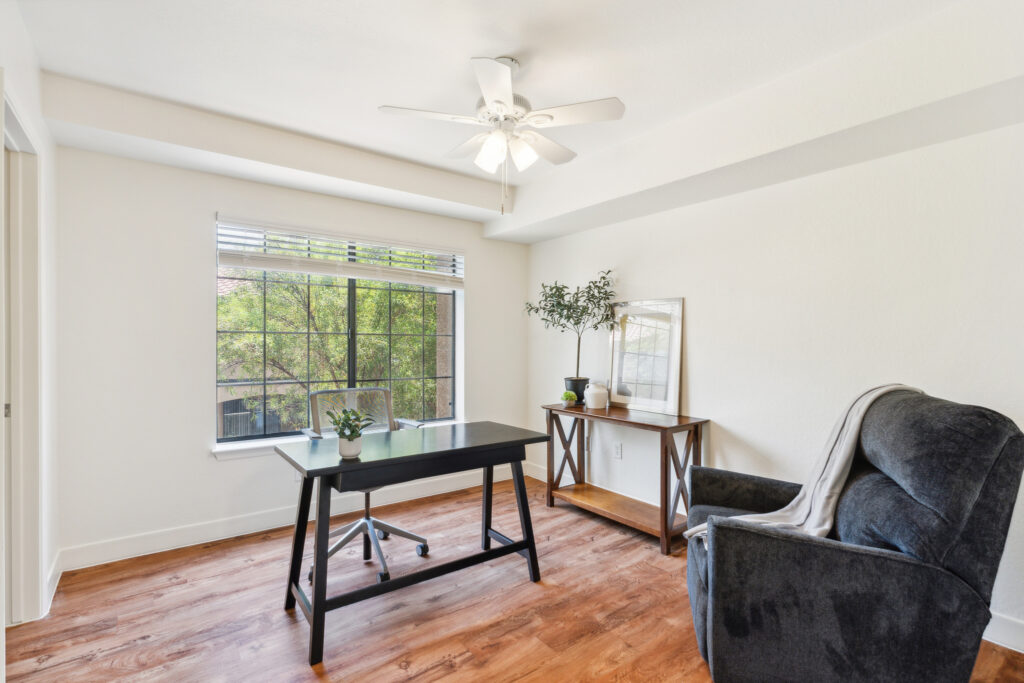 Apartment den